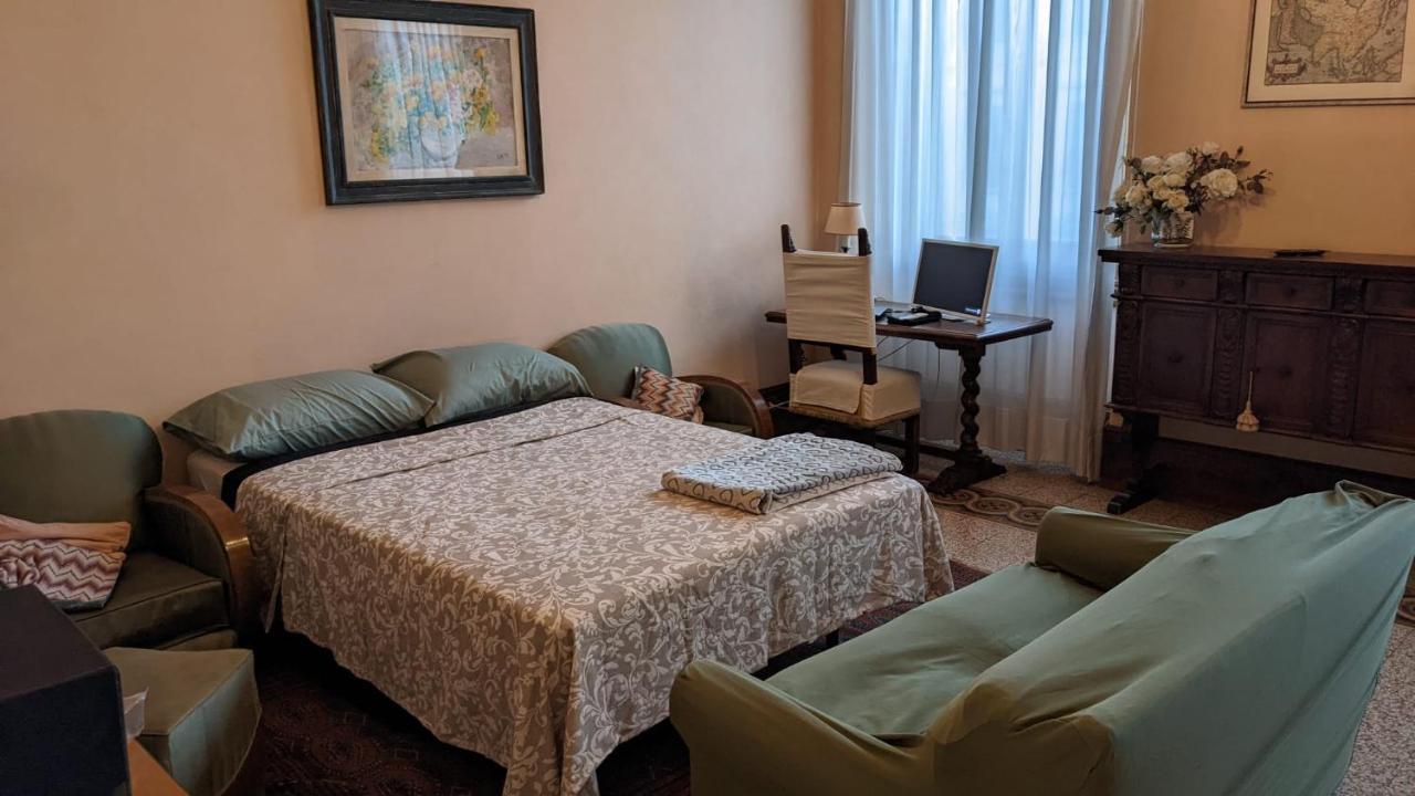 Maison d'hôtes Double Bedroom In Beautiful 30's Style Florence