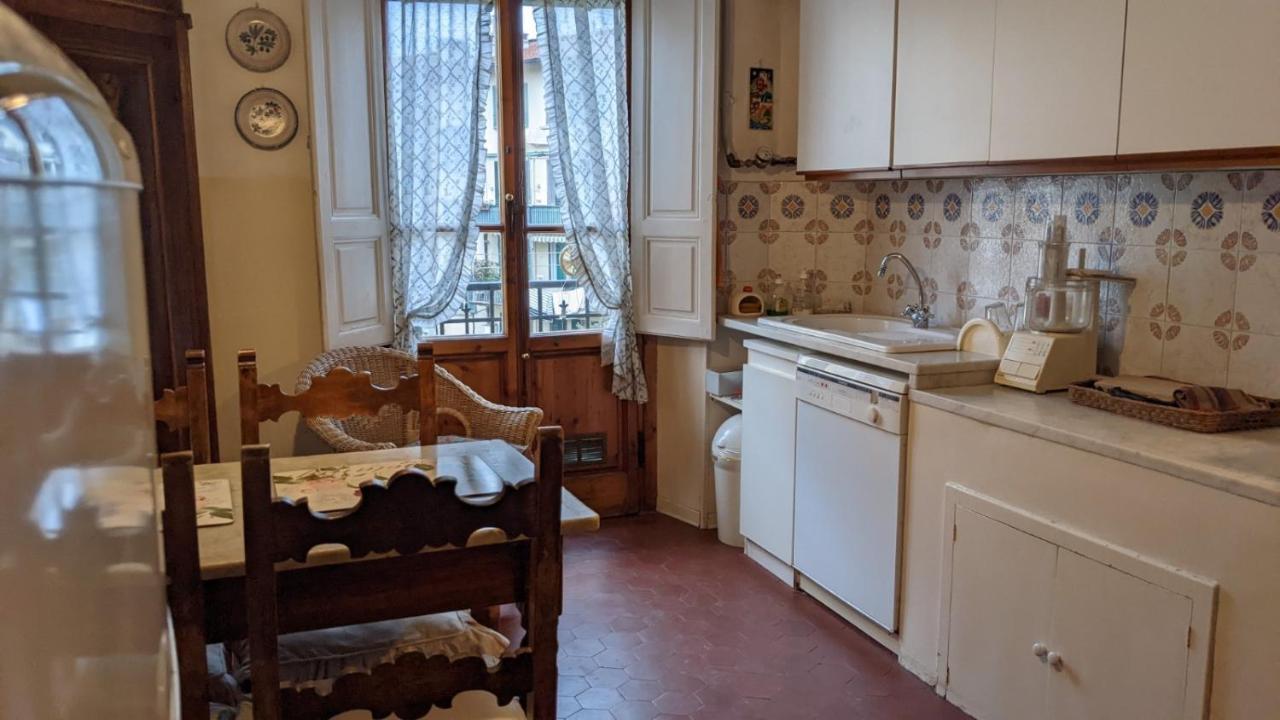 Maison d'hôtes Double Bedroom In Beautiful 30's Style *