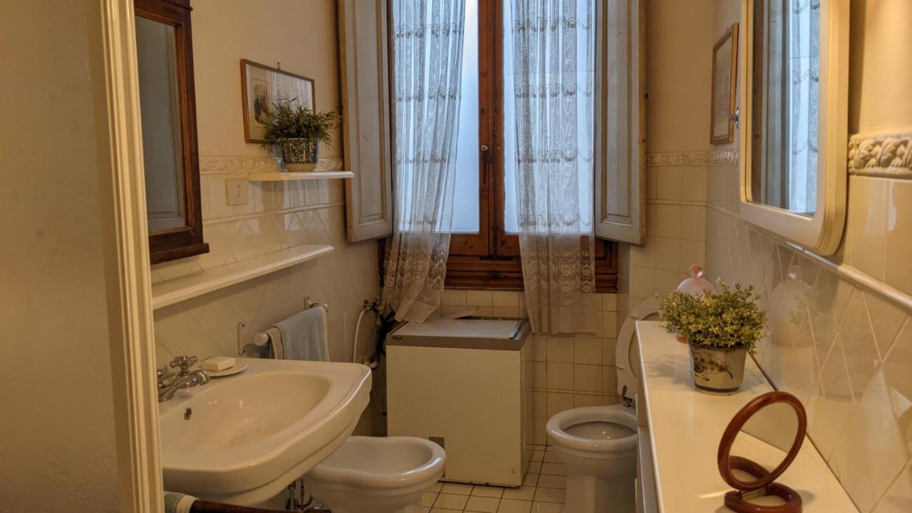 Double Bedroom In Beautiful 30's Style Maison d'hôtes Florence
