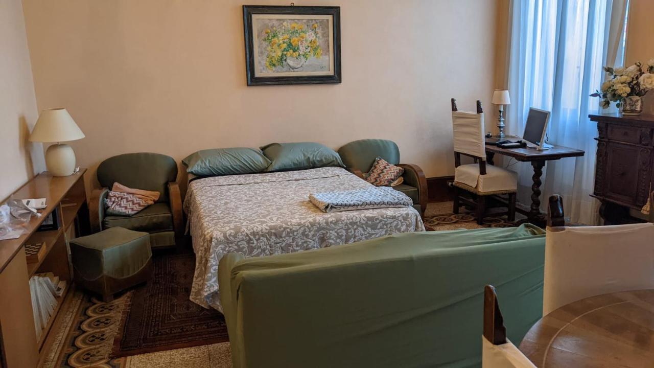 Double Bedroom In Beautiful 30's Style Casa de hóspedes *